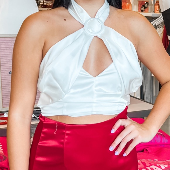 NWT DO+BE Cropped White Satin Halter Style Top - Picture 3 of 3